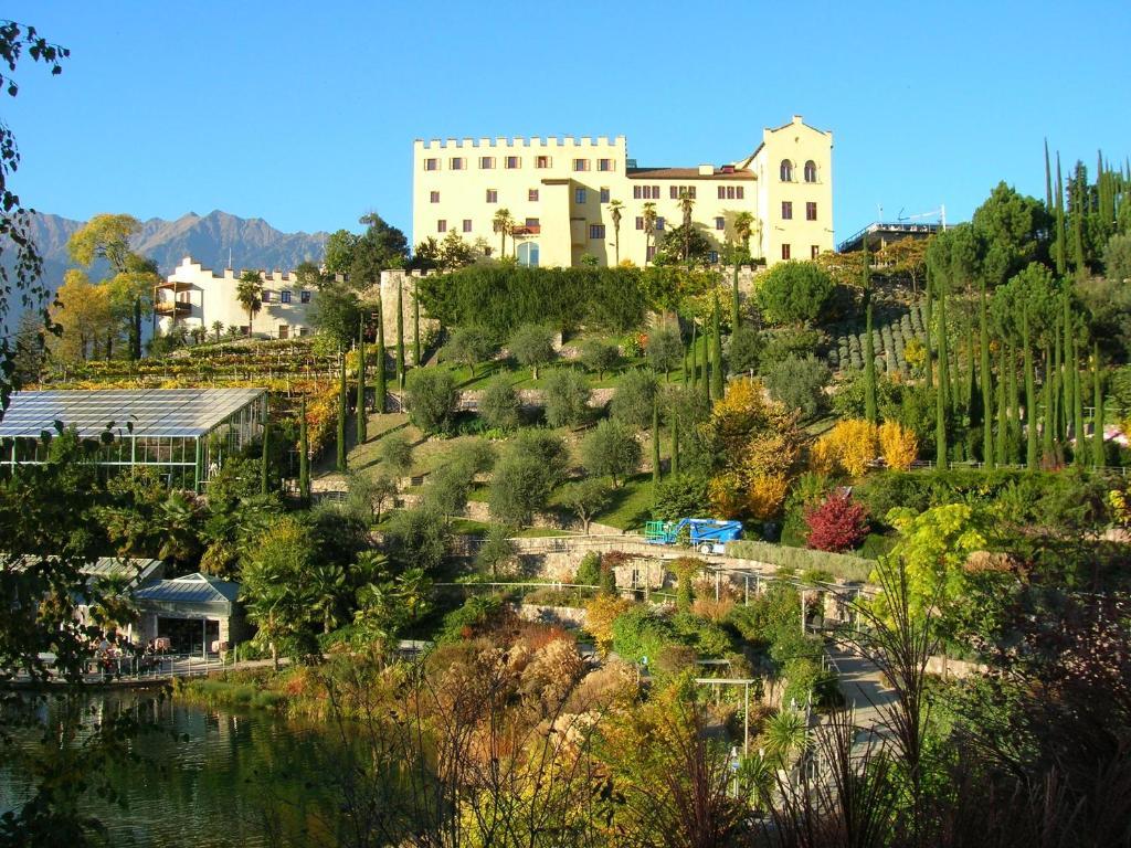 Krebishof Agriturismo Schenna Exterior photo
